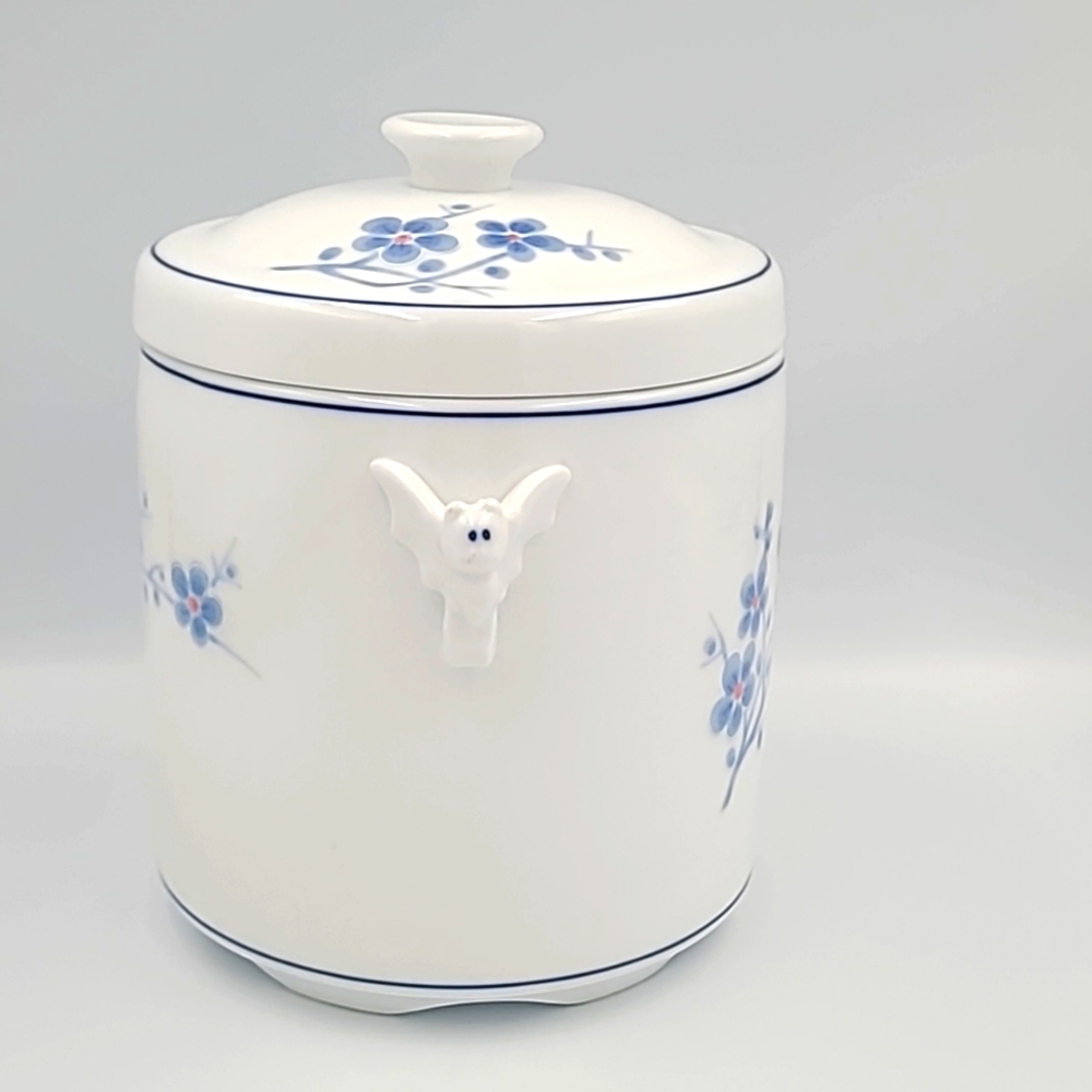 White Jade Porcelain Cheng’s White & Blue Canister